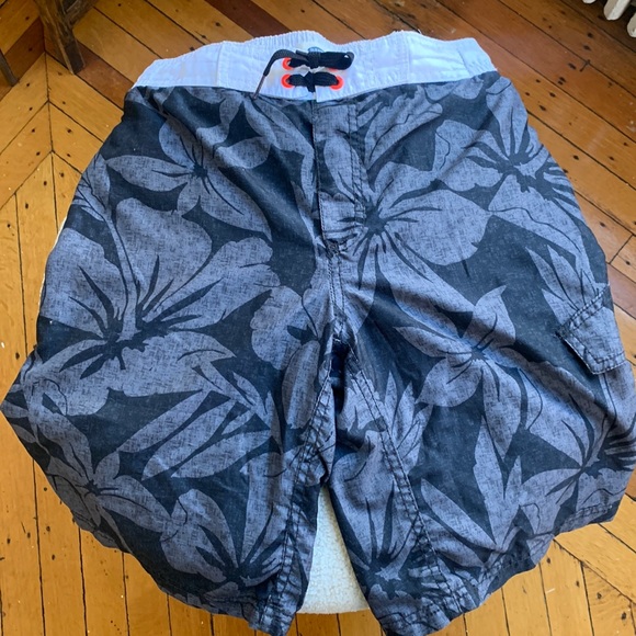Old Navy swim trunks in grey floral - Picture 1 of 4